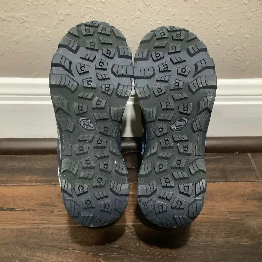 Merrell Kids Size 4 Oakcreek Mid Waterproof Hiking Boots